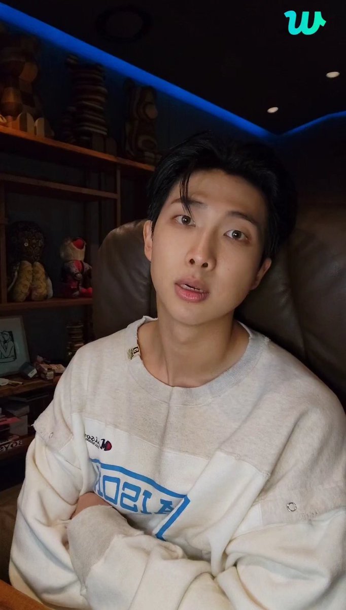 cuttevante's tweet photo. 📝| TRADUCCIÓN COMPLETA DEL LIVE DE NAMJOON EN WEVERSE 

🤍: Corte detrás de Indigo https://t.co/8uBJEgZWKU