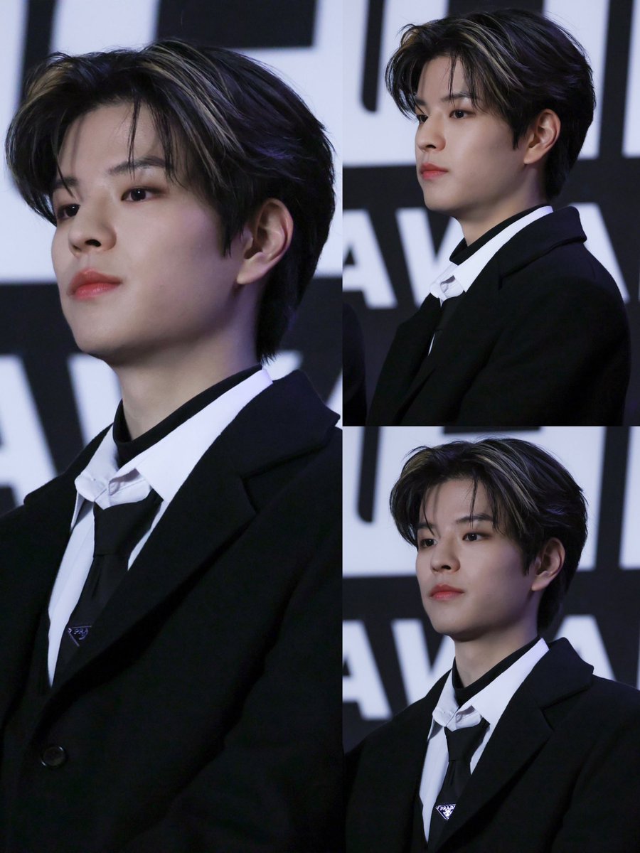 SEUNGMINSOURCE's tweet photo. #seungmin too handsome to be real https://t.co/0keMwttEoT