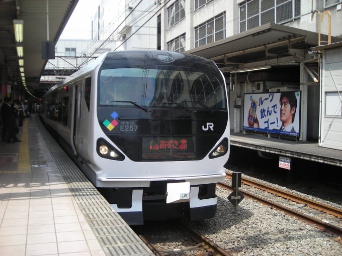 201系はダメらしいのでかっこいい特急電車で。 