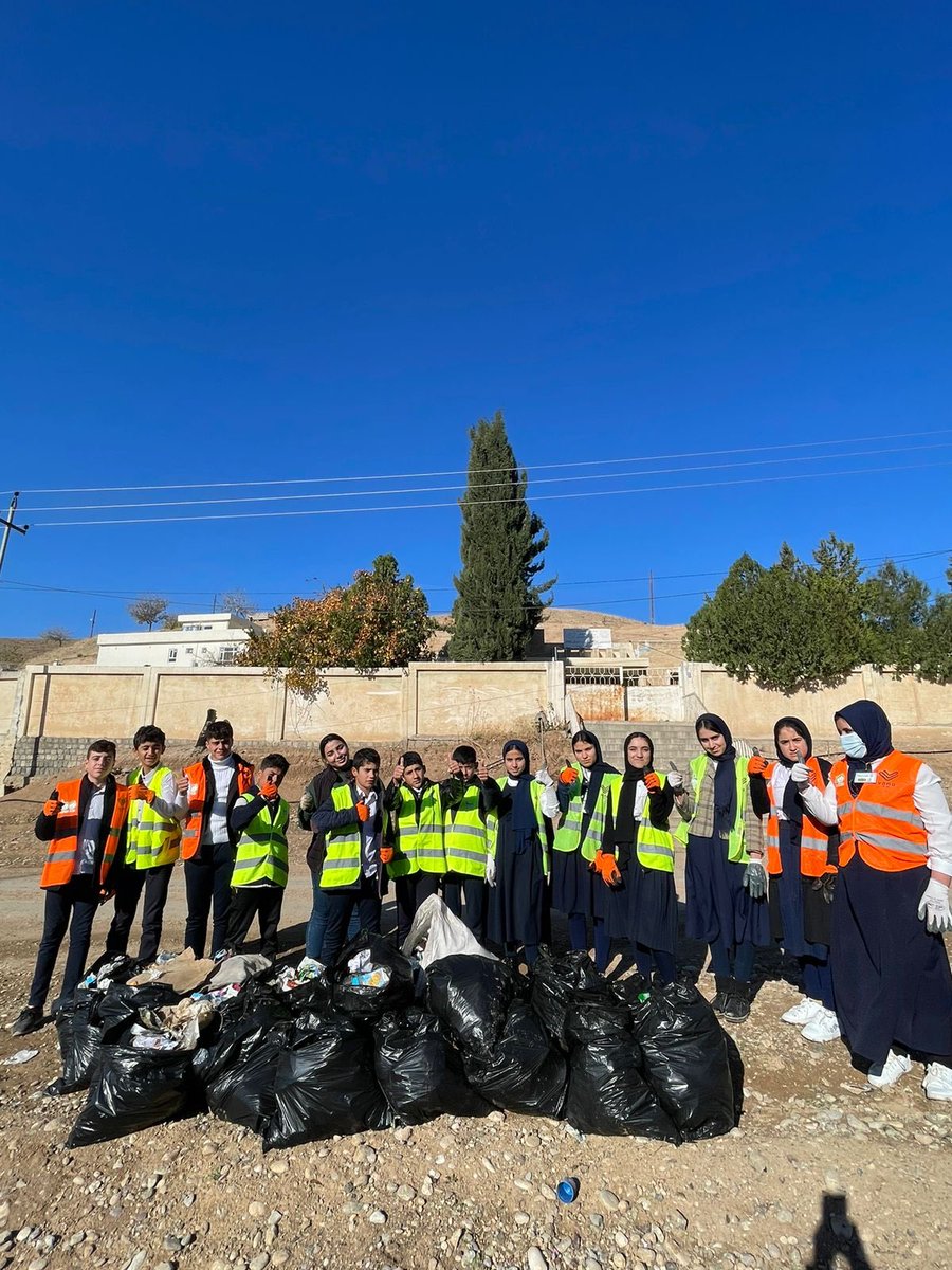 Look at us! Sharaboti Gewre Primary School are the best! 😍😍😍

35 trash bags of litter collected. 

It’s time to reduce, reuse and recycle. 
#Zerowaste 

#naturecleanup #litter #pollution #environmentalissues #environnementalprotection