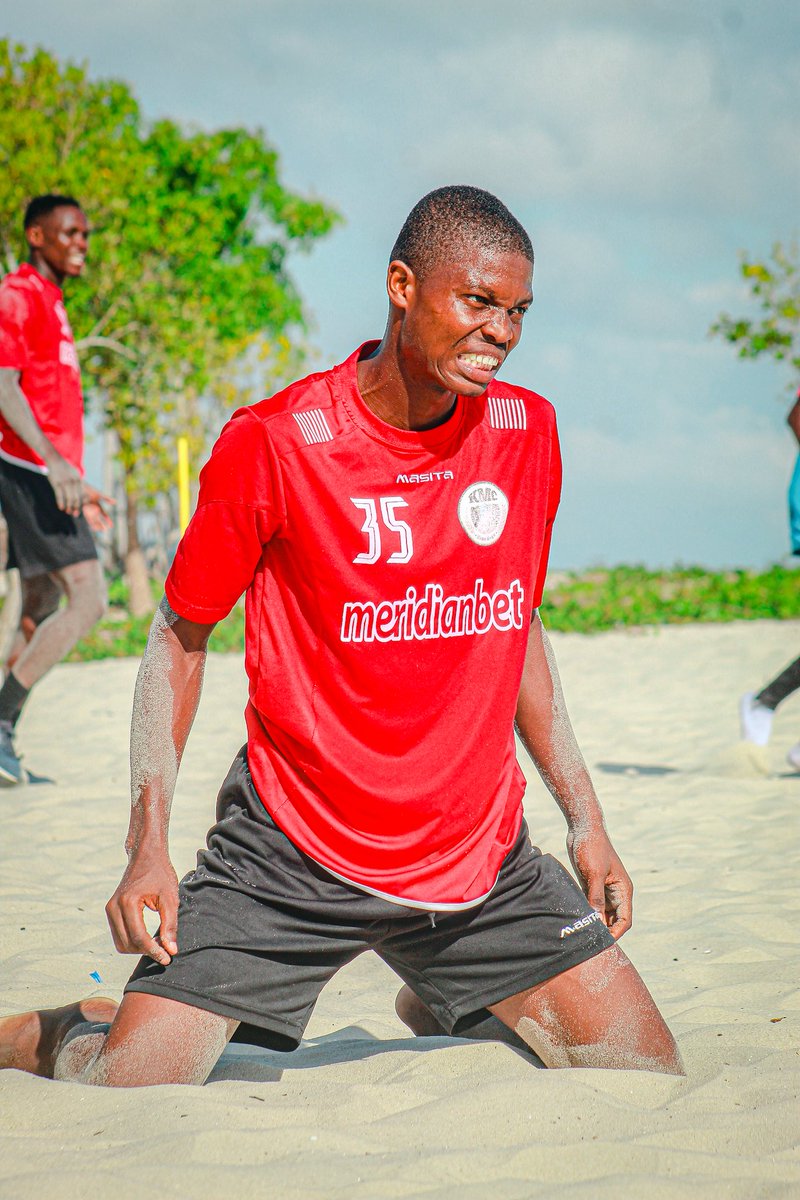 kmcfc_official's tweet image. #BeachSession Mapema Leo Kikosi kilifanya mazoezi  ufukweni kujiandaa na michezo inayofuata ikiwemo ule wa #AzamSportsfederation dhidi ya Tunduru korosho tarehe 11.12.2022.
@masitatanzania 
@masitasportswear 
@meridianbettz 
@azamtvtz 
@nbc_tanzania 
@tbc_online 
@tbc_michezo