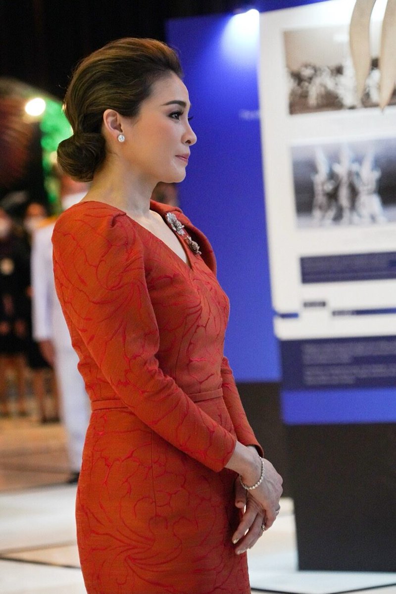 PingAng7822's tweet photo. ๔ ธ.ค. ๖๕ [สยามพารากอน]
ประมวลภาพ ในหลวง #พระราชินี เสด็จฯ ทอดพระเนตรโขนภาพยนตร์ ‘หนุมาน ไวท์ มังกี’
#พระราชินีสุทิดา #苏提达王后
#QueenSuthida
(๖) https://t.co/BfWuCbLibx