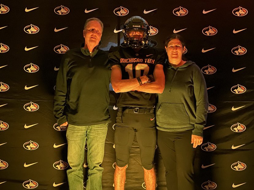 CriterEthan's tweet photo. After a great visit I’m blessed and thankful to have received a D2 offer from @MTUFB! Thank you @Philbrath @DanMettlach for the opportunity! https://t.co/2TNA40jjyl