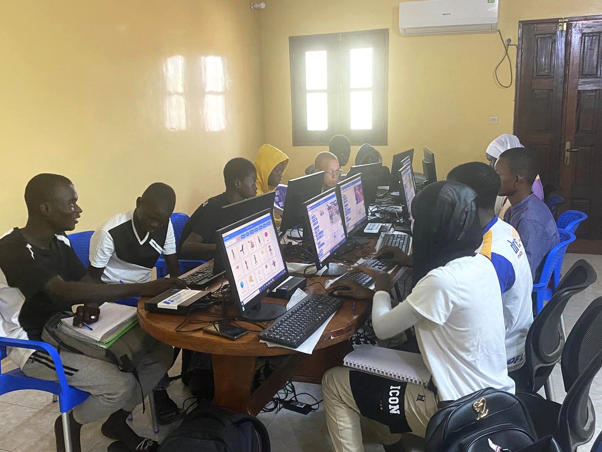 forcensenegal's tweet photo. Revivez en images les journées de formation à la programmation visuelle au niveau de la zone nord dans le cadre de la semaine des sciences et du numérique avec l'appui de @AcademySenegal
#forcn #MastercardFoundation #YoungAfricaworks #stemd #uvs #kebetu #education #senegal https://t.co/X8IzrtyKhV