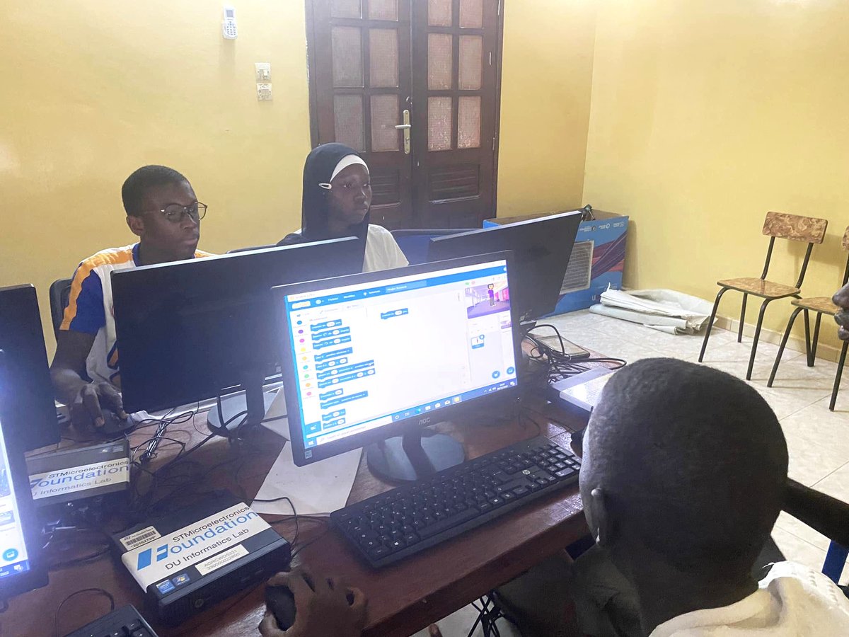 forcensenegal's tweet photo. Revivez en images les journées de formation à la programmation visuelle au niveau de la zone nord dans le cadre de la semaine des sciences et du numérique avec l'appui de @AcademySenegal
#forcn #MastercardFoundation #YoungAfricaworks #stemd #uvs #kebetu #education #senegal https://t.co/X8IzrtyKhV