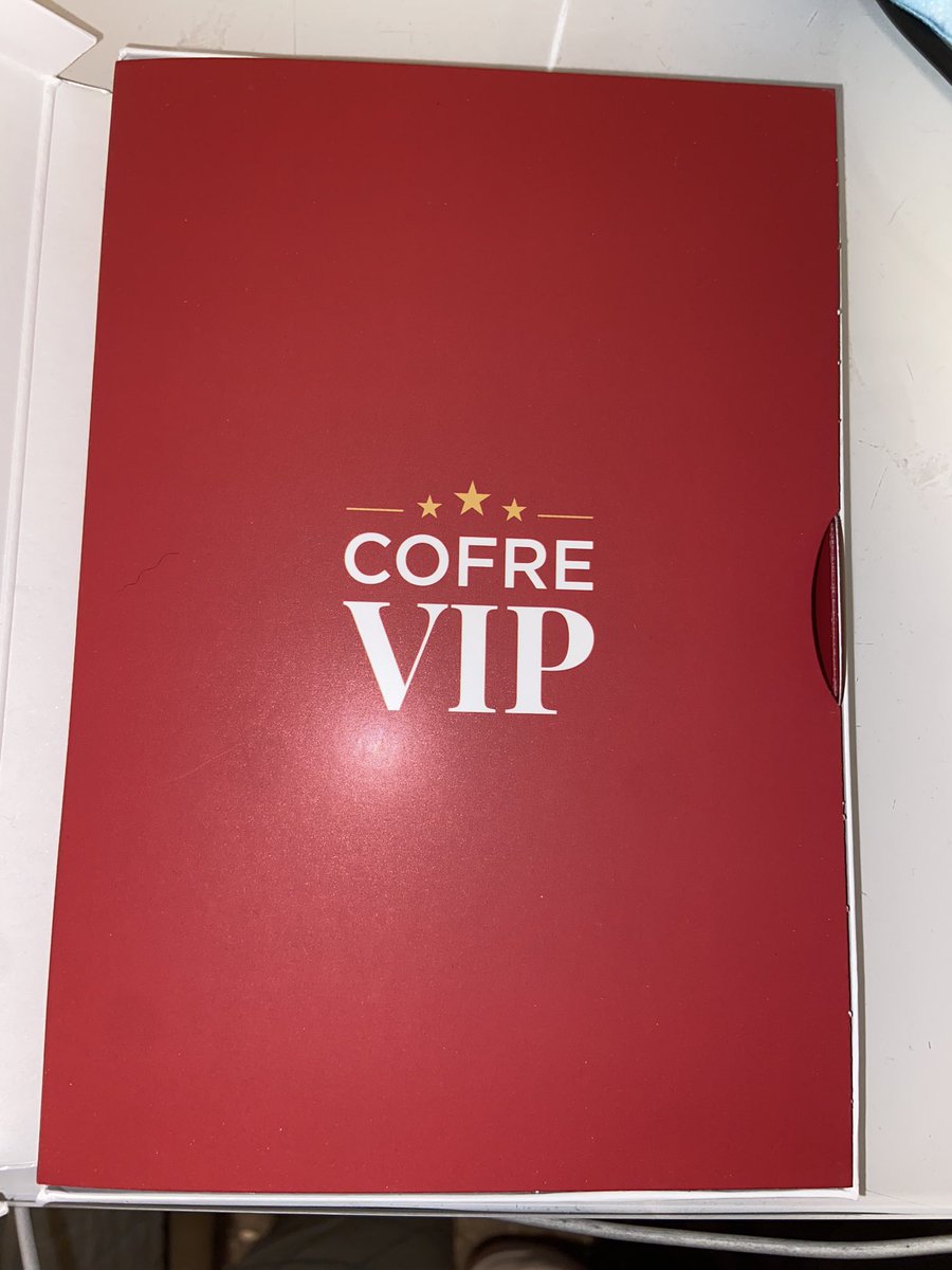 imarlyyn's tweet photo. VENDO COFRE VIP
tengo una amiga que vende un cofre vip que le regalaron y lo ha dejado con su novio xd. 
Si a alguien le interesa dm🤙🏻🤪
#cofrevip https://t.co/g0HnhK5fMT