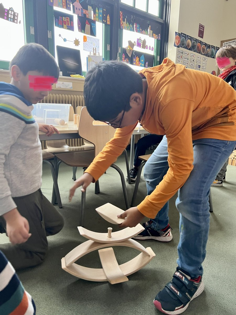 MissCarlaD's tweet photo. Who said 7 years old would not play with loose parts? Fantastic creative play using loose parts. An invitation that incorporates, not only #math, also patience, team building, risk, think… #pypteacher #ibschool #pypschool #ipshilversum #inquiryapproach https://t.co/7575WYegkC