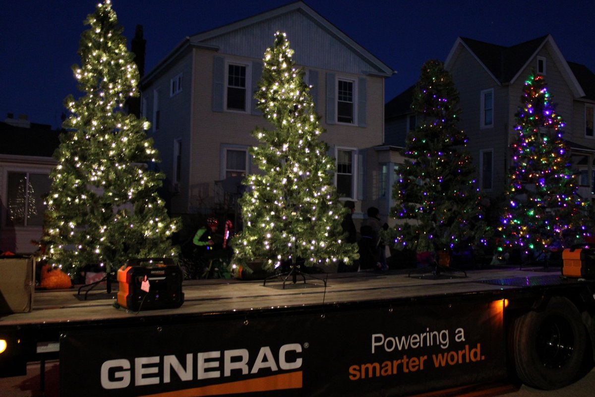 Generac's tweet photo. Over the weekend our new GB1000 Portable Power Stations helped power holiday spirit across Wisconsin at parades in Whitewater, Jefferson, and Waukesha.
#HolidaySpirit #HolidayParade #PoweredByGenerac #ThePowerOfGenerac https://t.co/LEprVdAjFr