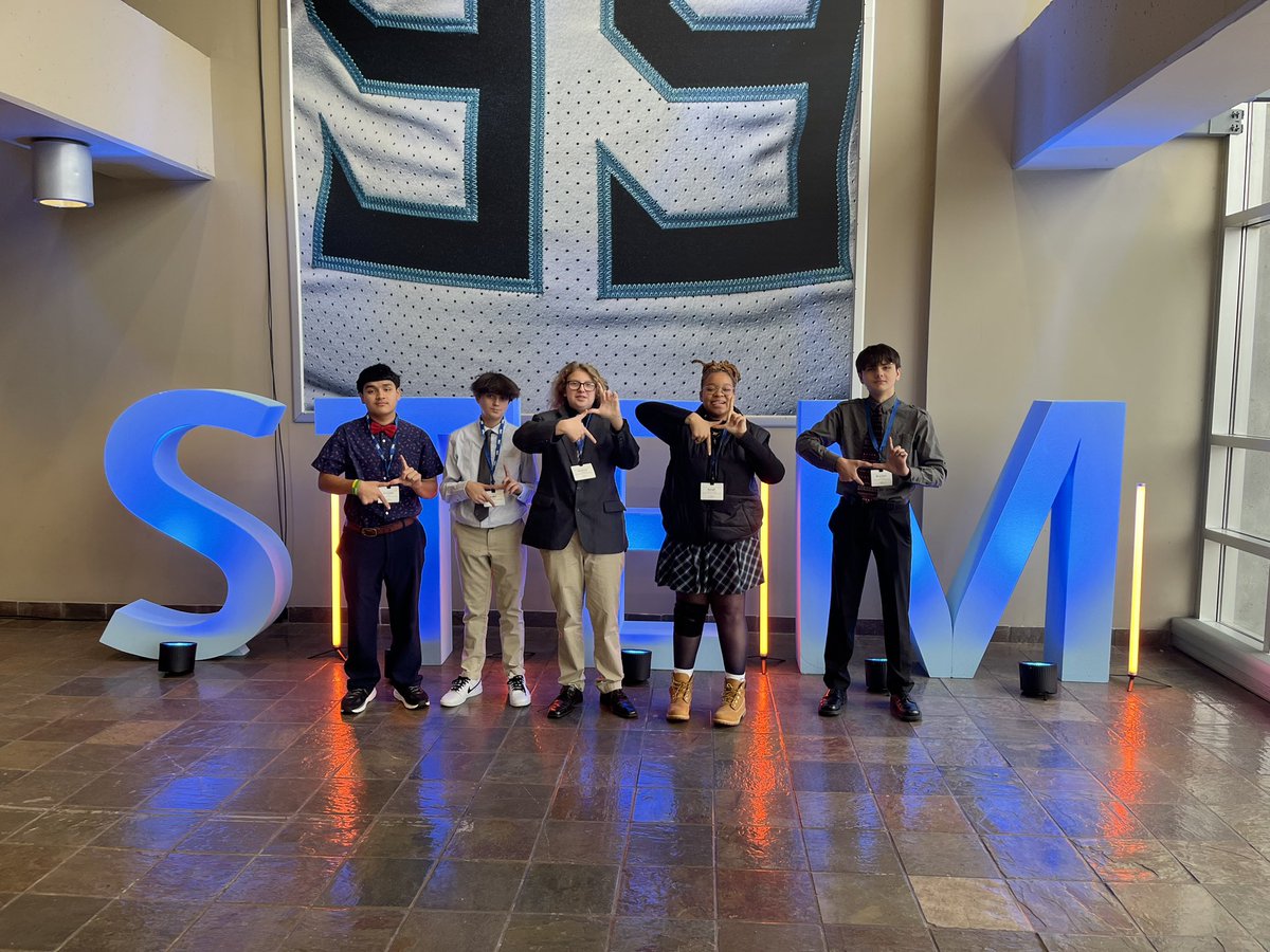 RFMS_STEM's tweet photo. At the CS Momentum conference with some amazing student professionals!  So proud our school brought two state Finalist projects! @RockyForkMS #boltup https://t.co/R9hLhp3Nk1