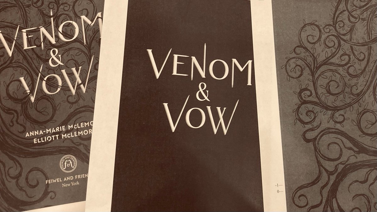 VENOM &amp; VOW first pass pages are in and they are GORGEOUS ✨

And the chapter headers have quetzals! 💚

Which of course I had to color in 🖌️

More surprises to come about what you'll find inside V&amp;V ⚔️