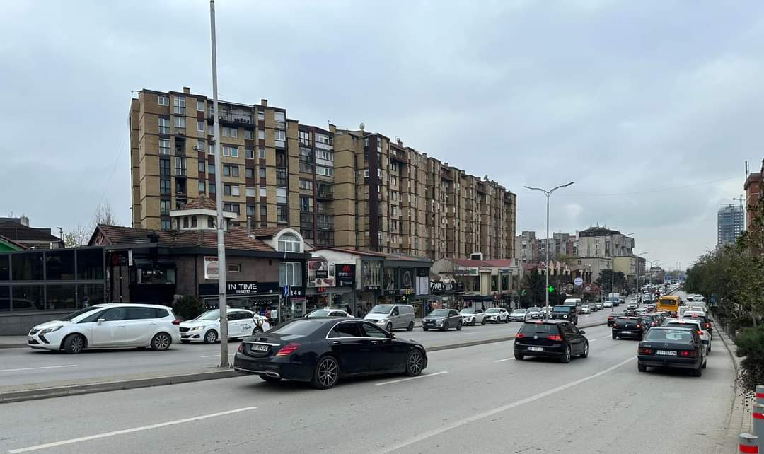 Fisnik__Osmani's tweet photo. ⛔️ Nga viti 2002, pra, për 20 vite “Lokalet tek Santea” ishin pa ngrohje. 

✅ E rikthyem për 2 muaj.

💪 Ekipë e jashtëzakonshme!

#Termokos #Prishtinaegjelbër #kryeqyteti https://t.co/8EDX092OAe