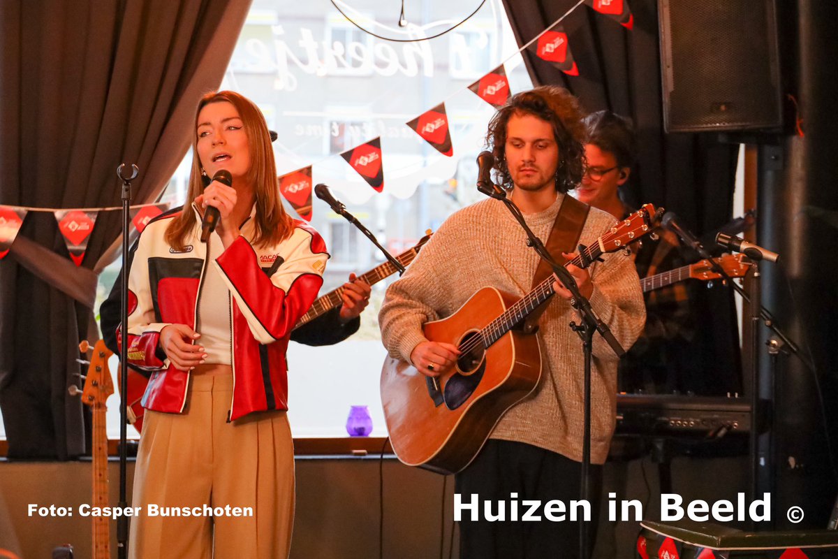 Stembus voor de top 2000 geopend vanuit Huizen.
instagram.com/p/Cln6JnTNr8K/…
© Fotograaf: Casper Bunschoten.