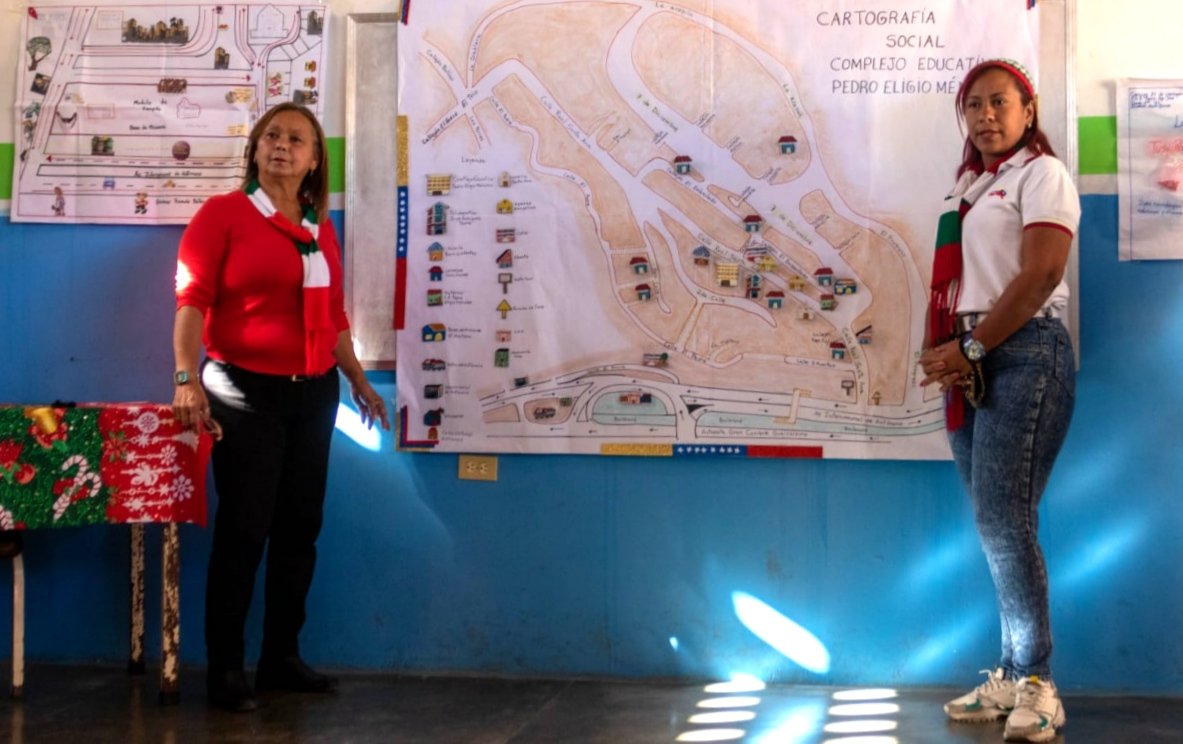 ¡La escuela es el epicentro de la calidad educativa! 

Me vine a la parroquia Antímano, escuché las experiencias e intercambio de saberes de nuestros/as docentes para fortalecer la educación de la muchachada de la Patria. (1/2)

<a href="/NicolasMaduro/">Nicolás Maduro</a> 
@MPPEDUCACION