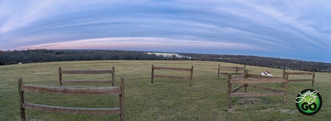 leessummitgo's tweet image. The Longview Horse/Hike Trail is a forested, 1-mile, one-way path through bottomland forest that leads to the Longview Horse Park. It crisscrosses several small streams and backwater lagoons of Longview Lake. Wildlife is abundant. bit.ly/3iCEaoe