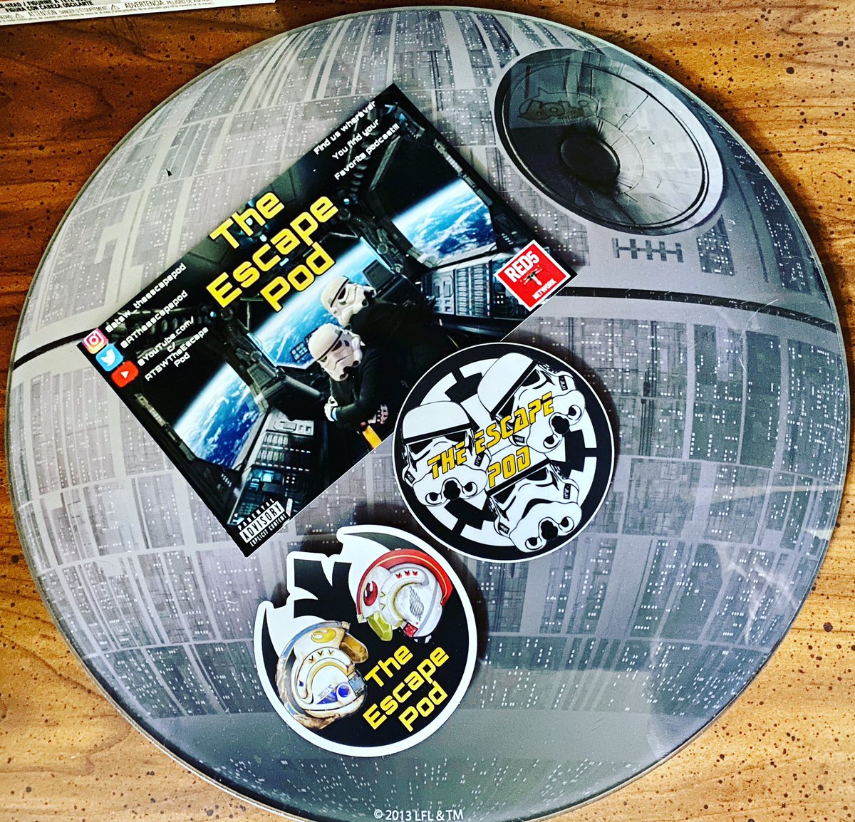 ATheescapepod's tweet photo. Who wants one of these super sexy swag packs? Help us help you. Go to our audio pod on Apple, or visit our Facebook page. Write us a love note about the pod & screen shot it. DM it to us here, or flag down Lunyr Grl, she’s everywhere. Send her the pic! Done! #review #swag https://t.co/RhRDPIw2o8
