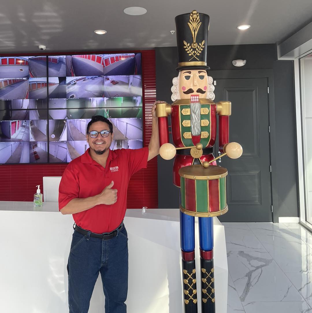 ModernStorageAR's tweet image. We are getting into the holiday spirit✨ Be sure to give us a call when you need to store all those decorations☎️
#modernstorage #storeinstyle #storageunitsnearme #storageunitsavailable #storageindustry #storagesolutions #christmasdecor #christmaslights #christmastree