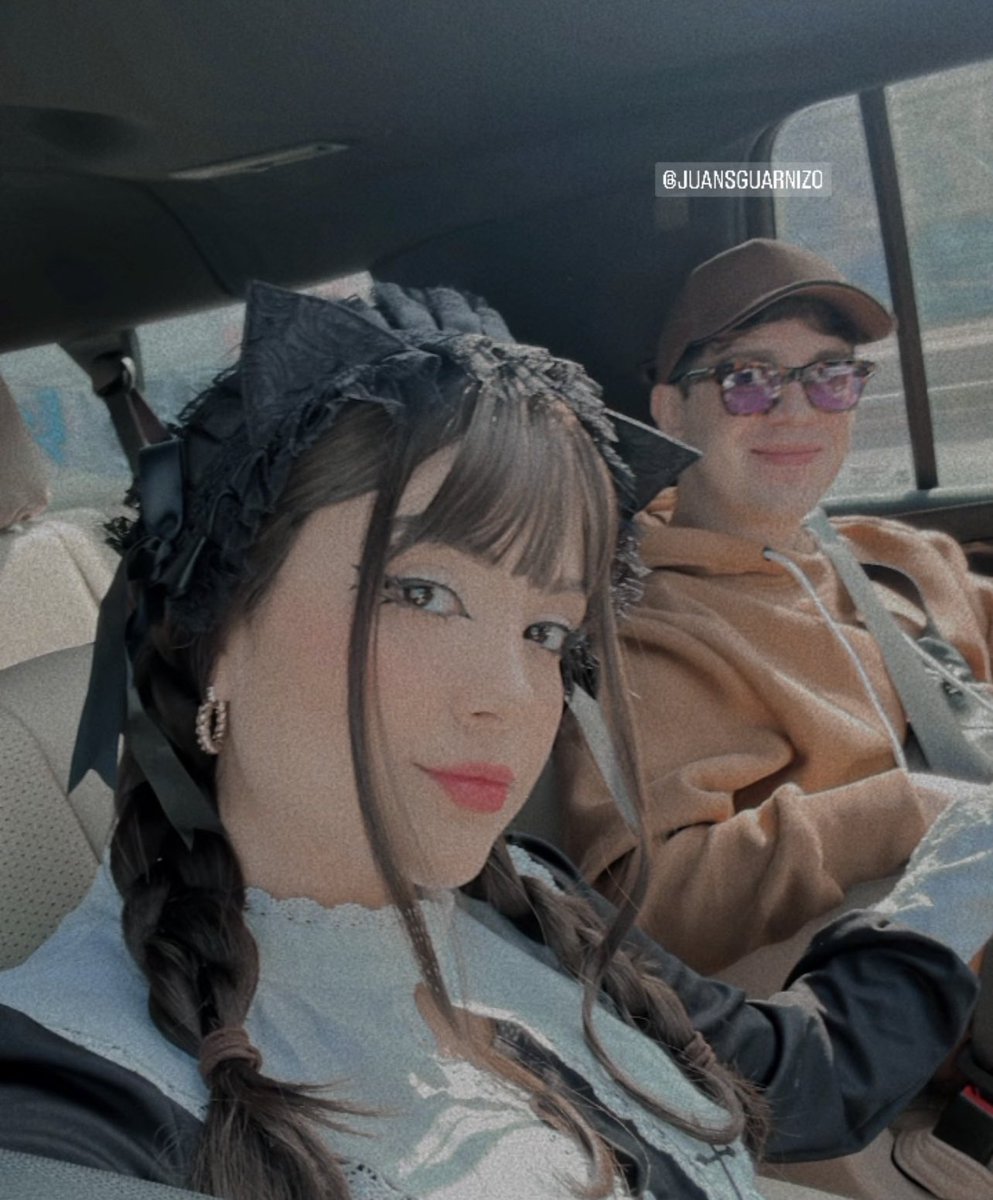 Juan se deberia de vestir de la mano esa