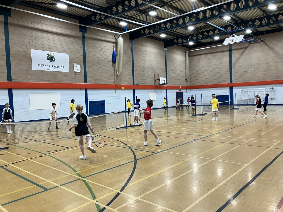 DerbyPE's tweet photo. Year 5 & 6 enjoying their doubles matches this morning during their short tennis lesson! #DerbyPE #DerbyLearning πΎπ https://t.co/WaQYZoI0S6