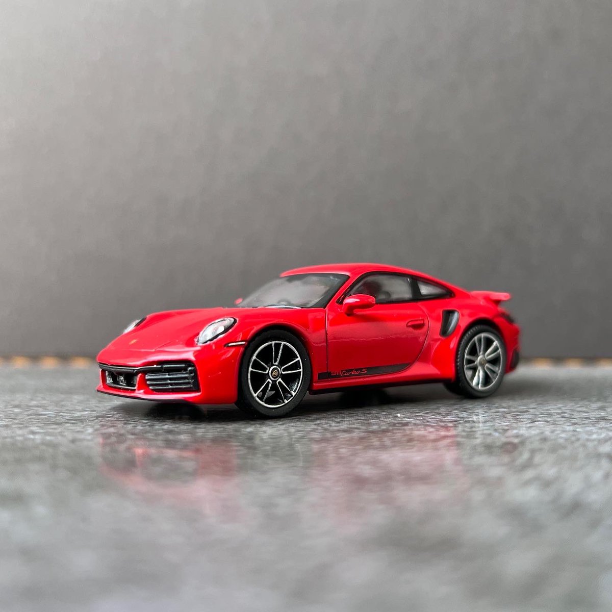 theviralhobby's tweet photo. Porsche 911 Turbo S | 423 | MiniGT

More on: https://t.co/XZ7gTUdwPN 

Review: https://t.co/qiS5VCXDNW

@RedditProf @diecast_newb @DiecastHype @HunterGarage1 @TSMModel @MINIGT64 @DiecastCarsNow @Porsche @GarageDiecast @LenosGarage 

#theviralhobby #Porsche #porsche911turbos https://t.co/H5uKEWLmG6