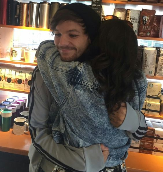 oBvIoUsLy_penni's tweet photo. louis hugs🧸
a long and comforting thread https://t.co/94fVKWWsef