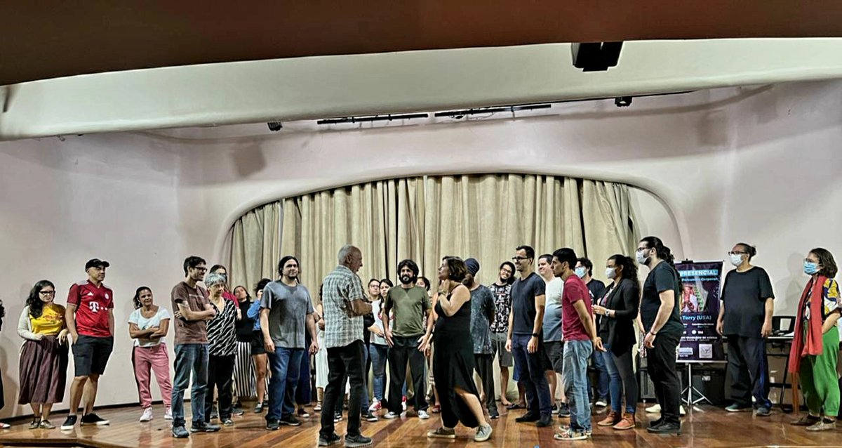 felipecottadrum's tweet image. Amazing workshop by Keith Terry (@crosspulse), one of the world references in Body Percussion!🌎
I learned a lot, the method he created is awesome! I discovered that he's also a drummer!🥁😀
#keithterry #crosspulse #bodypercussion
#percussaocorporal #bodymusic #musicadocorpo