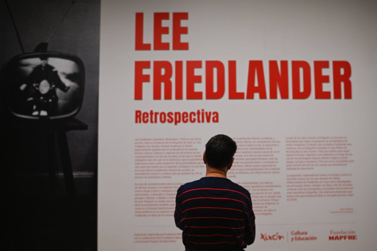 FondoDocArteCon's tweet photo. #LeeFriedlander en #Sala2CCAI @gijon hasta el 29 de enero. Exposición monográfica y cronológica de este fotógrafo dedicado al registro del “paisaje social americano”. @MuseosGijon. Organizada por @fmapfre y @Culturagijon. Para conocer más sobre su obra 👉 https://t.co/XrsaButRON https://t.co/cmQ6Es8EAo