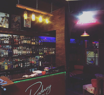 En <a href="/ahora16nr/">Ahora 16</a> charlaremos con el mítico Bar de Rodney, que inauguró un nuevo escenario acústico con el nombre “Espacio La Portuaria”. El lugar ofrece programación teatral y musical todas las semanas, además de su exquisita gastronomía

Con <a href="/ebabenco/">Eddie Babenco</a> hasta las 18