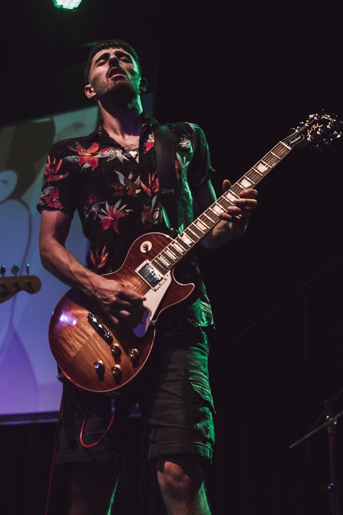 y en otro suceso de cosas, como quién no quiere la cosa, se fue el último show del año con <a href="/labrujadel72_uy/">La Bruja del 72</a> en <a href="/MagnolioSala/">🌸 Magnolio Sala</a>, les dejo unas placas por acá 🫶