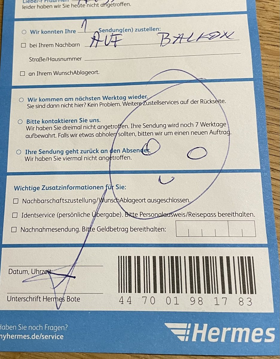 Echt jetzt? Pakete bei den NACHBARN auf den Balkon werfen ist KEINE zumutbare Zustellung!!! <a href="/hermesDE/">Hermes Germany</a> #hermes #nogo #paket