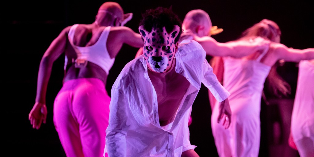 rbo_org's tweet photo. 👀 A look at new production Ruination from @lostdogdance!

This alternative festive show is now open in the Linbury Theatre, retelling the Greek myth of Medea 🤩 

Catch it now with tickets from £4: https://t.co/j77wMUWi44

#RoyalOperaHouse https://t.co/smiEGv6BVU
