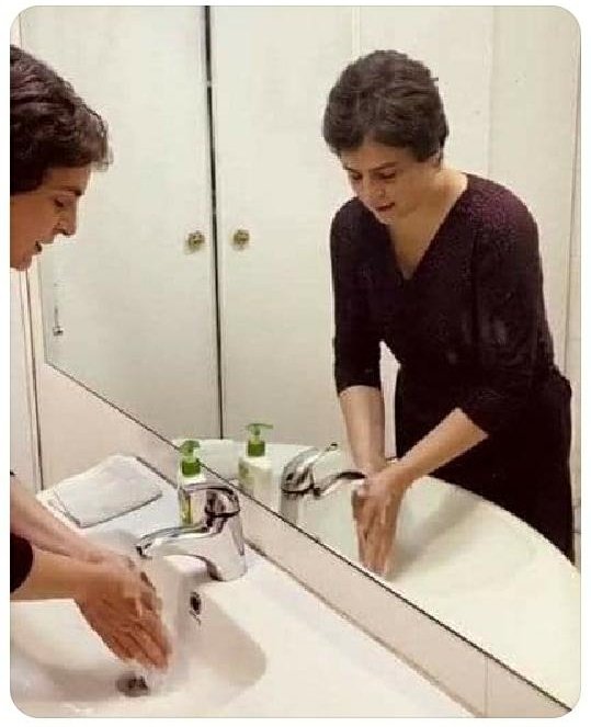 Abs261's tweet photo. @prakashraaj Modiji toh PM hai..par yeh toh Washroom tak le k jaati hai...lol 🤣🤣 https://t.co/bcfCgGOqQx