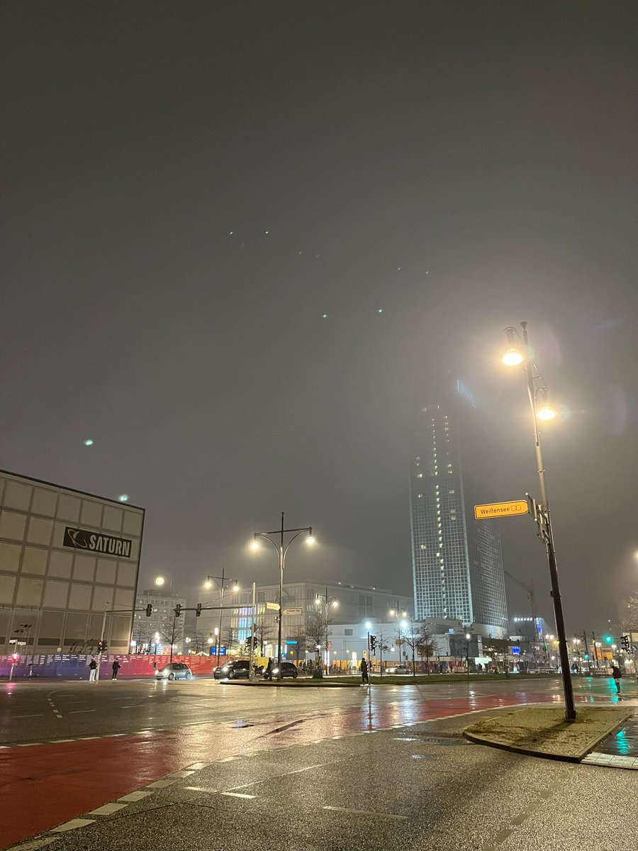 norabath's tweet photo. EIL ++ Berliner Fernsehturm verschwunden! https://t.co/1tDx8HR4Xg