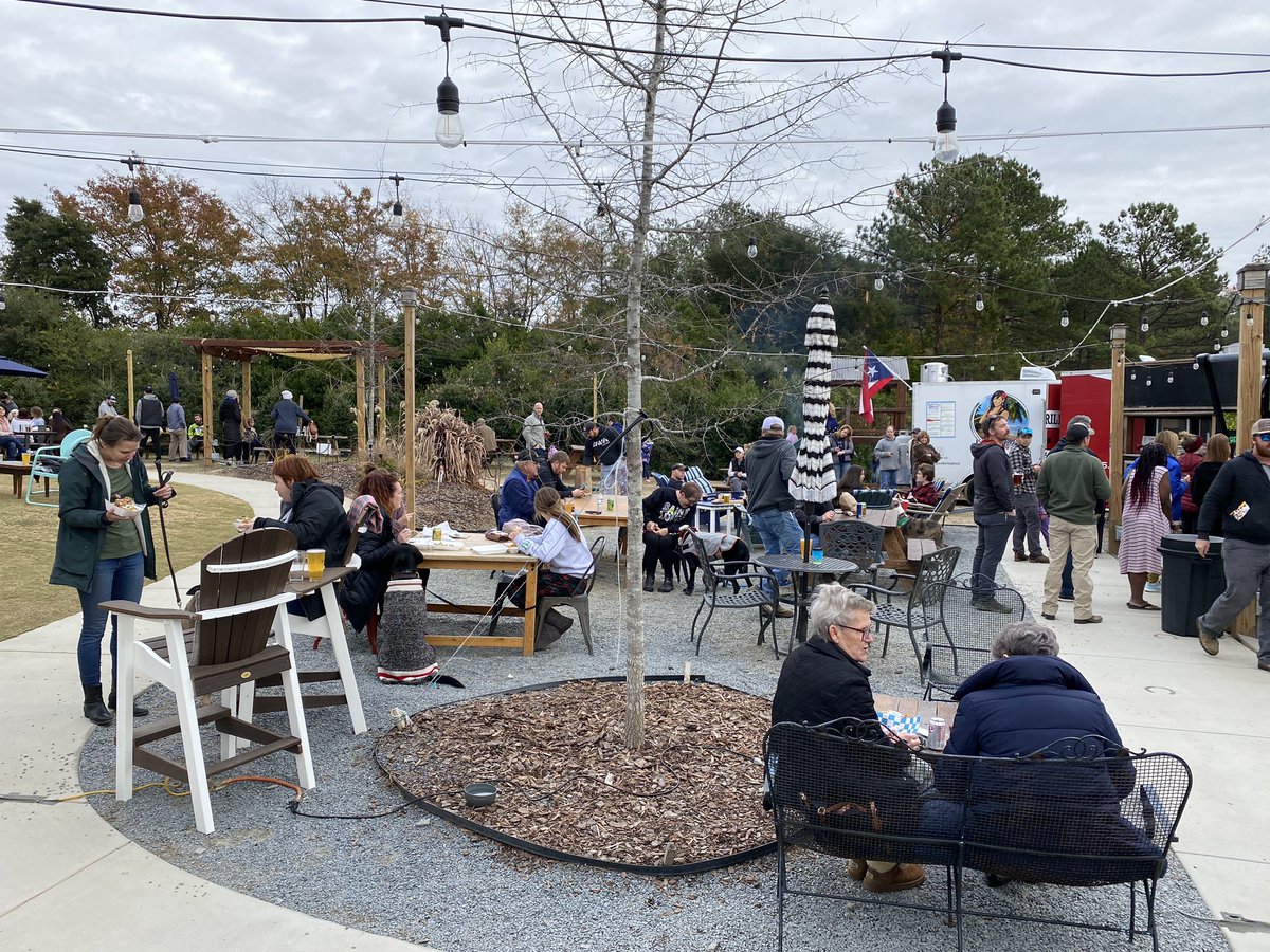 Food trucks are lined up at Red’s Corner in Southern Pines. They are here to feed to community, as thousands are still without power <a href="/SpecNews1RDU/">Spectrum News 1 RDU</a> People here can get warm, grab a beer or a meal, they also have access to a bathroom, bonfire pits and more.