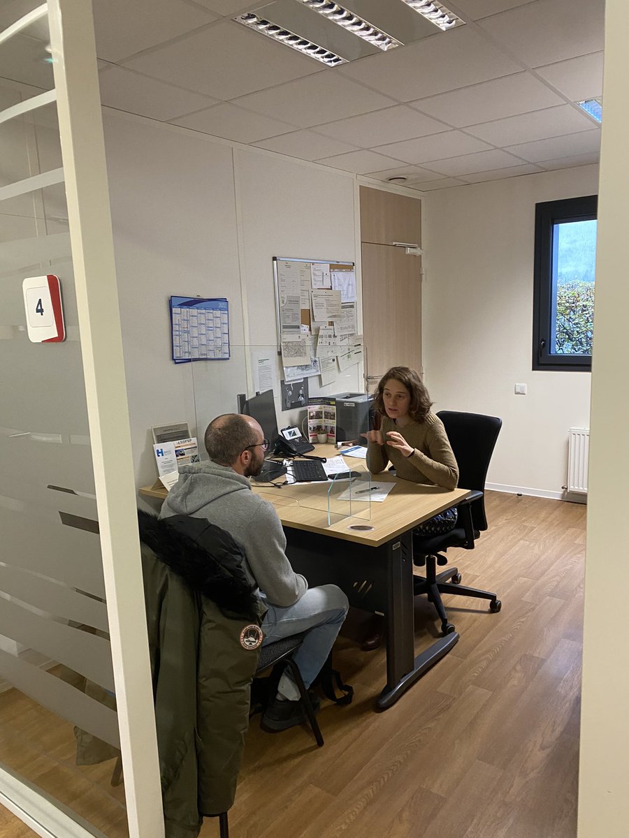 sainleger_p's tweet photo. ℹ️ Ce matin, l’employeur Lesage et fils était présent au #polemploi de #seclin pour recruter des opérateurs de charcuterie🥩,des agents d’entretien🧼, des agents de réception 📦. 6 candidats présents ✅, des profils intéressants 👍 des immersions démarreront prochainement. https://t.co/yC3aV1bCoX