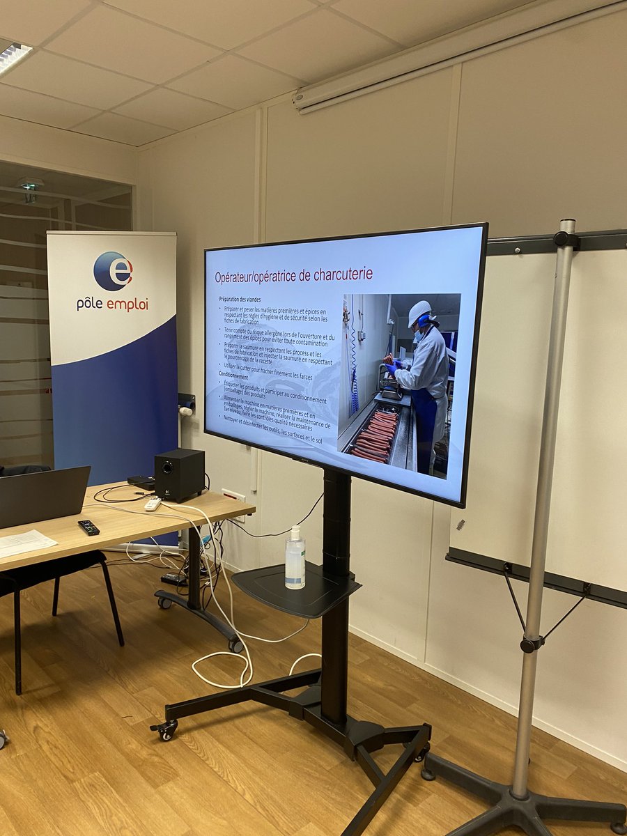 ℹ️ Ce matin, l’employeur Lesage et fils était présent au #polemploi de #seclin pour recruter des opérateurs de charcuterie🥩,des agents d’entretien🧼, des agents de réception 📦. 6 candidats présents ✅, des profils intéressants 👍 des immersions démarreront prochainement.