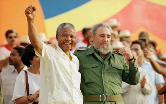 ✍#Fidel: 'Ningún acontecimiento presente o pasado que yo recuerde o haya oído mencionar, como la muerte de Mandela, impactó tanto a la opinión pública mundial; y no por sus riquezas, sino por la calidad humana y la nobleza de sus sentimientos e ideas'. #MandelaVive