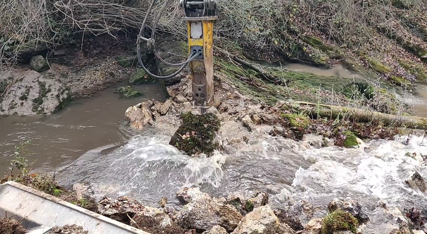 Please watch how we reconnect Tajo and Cabrillas rivers by removing two small dams that were out of duty thanks to @OpenRiversProg ! 💪🏽@eumerlinproject @RESTORErivers @arcadiafund @intlrivers @wwfeuroperivers @SwanseaUni @gweee @ECRRnetwork ⤵️