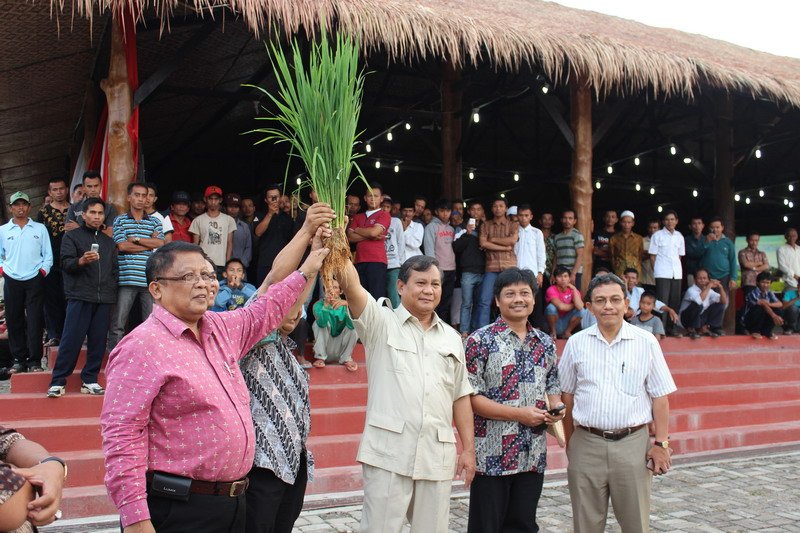 NartoEgi's tweet photo. Menurut catatan BPS, tahun 2005 jumlah penduduk miskin di Indonesia 35,10 juta, dengan sebaran 22,70 juta berada di desa dan 12,40 juta ada di kota.
#PrabowoDanaDesa https://t.co/eDNXbU6F7I