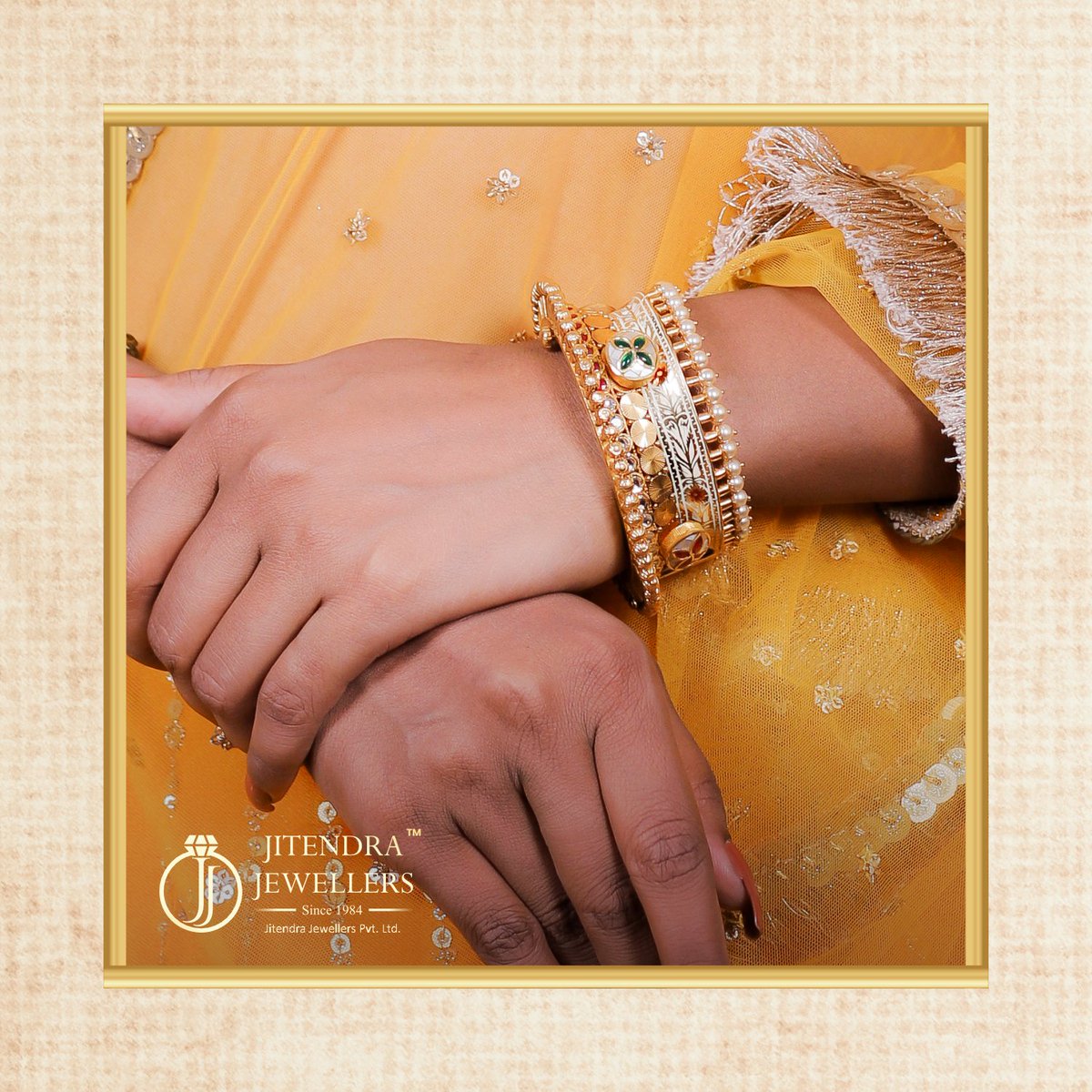 jitendra5001's tweet photo. As every bride wants to look beautiful on her big day, we offer the #Riwaayat_Collection for you.

#jitendrajewellers #jitendrajewellerspvtltd #jitendrajewellers #antiquejewelry #goldearrings #antiquegold #jewellerygram #jewellerydesigns #jewellerydesigner #goldnecklace https://t.co/TCXAKnmeBb