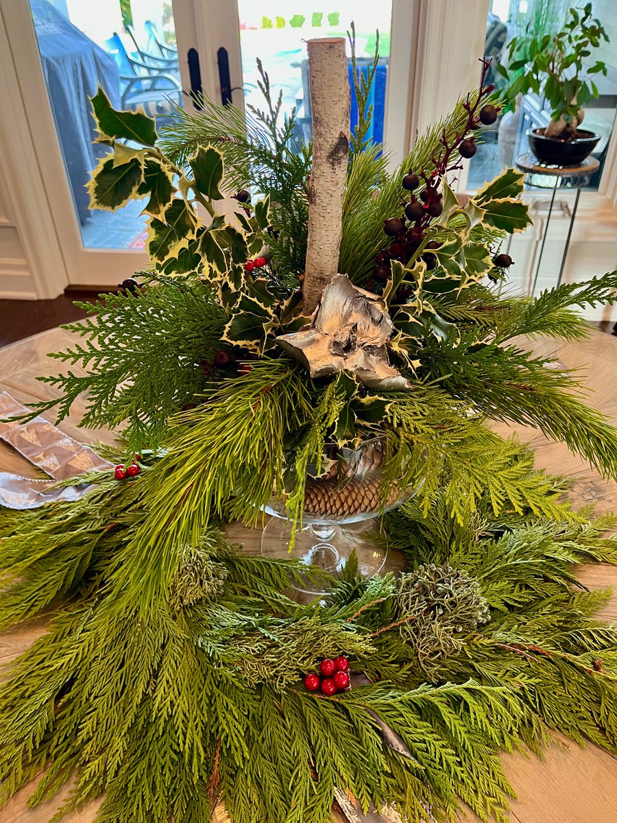 NotlRotary's tweet photo. From House 2: Holiday House Tour 2022
Carmelian 265 Ricardo St
Decorated by: @The_Village_Flower
Presented by:  @notlrealty 

For more photos from the event, visit our Facebook page @Rotary Club of Niagara-on-the-Lake.

#niagaraonthelake #holidayhousetour https://t.co/jSay6ve8Y6