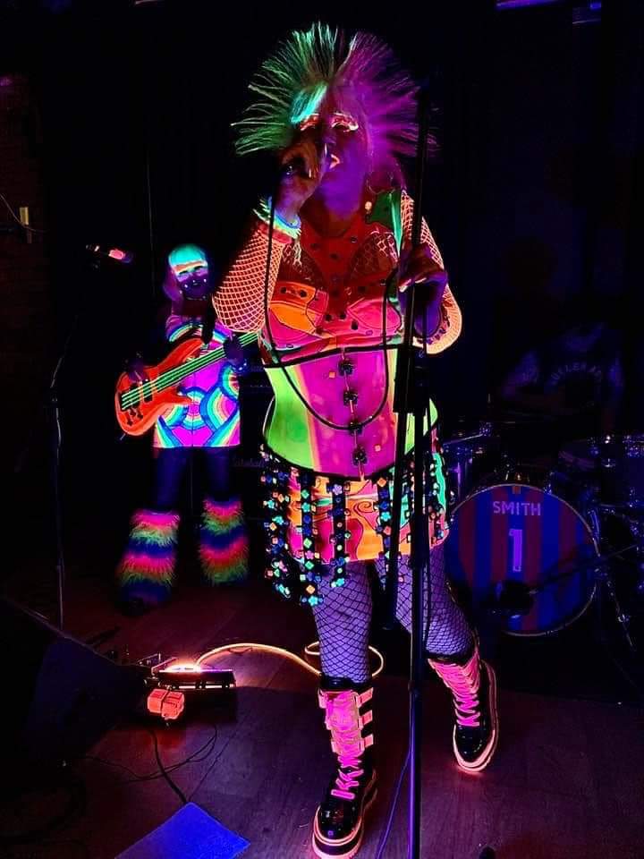 LoGOz_UK's tweet photo. 1/2 Brilliant gig yesterday in Sunderland for @RubellaBallet / #SlalomD/ @logoz_uk / @CherryPeesh @ThePeacockSun Great crowd and a class atmosphere! Loads of familiar faces enjoying a mint afternoon of original music rounding off a busy weekend of gigs!
@PeeshNE63 @PaulLoGOz https://t.co/a58XpDj1FV