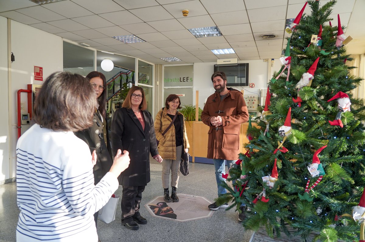 AytoMostoles's tweet photo. 🎄 Comienza la programación navideña en las bibliotecas de #Móstoles. Disfruta de diferentes actividades para toda la familia como encuentros con autores, cuentacuentos, exposiciones y talleres. 
¡Te esperamos!
ℹ️ https://t.co/KCTMWLzfgR https://t.co/AFeiGPXWyr