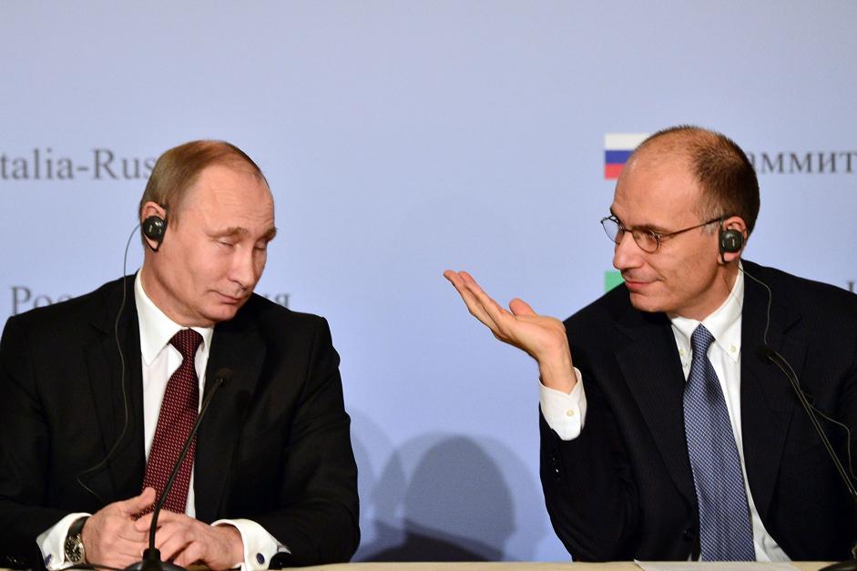 MattSDPell's tweet photo. @sbonaccini Ciao Stefano! 👋

Ti ricordo che #Soumahoro è deputato italiano, e ci ha parlato di sfruttamento, accusando NOI italiani, mentre la sua coop non è stata trasparente. 

Putin non è deputato italiano, e occorre mettere da parte le antipatie. Altrimenti contesti l'ex pdc Letta 🤗 https://t.co/cyS5iM2R0e