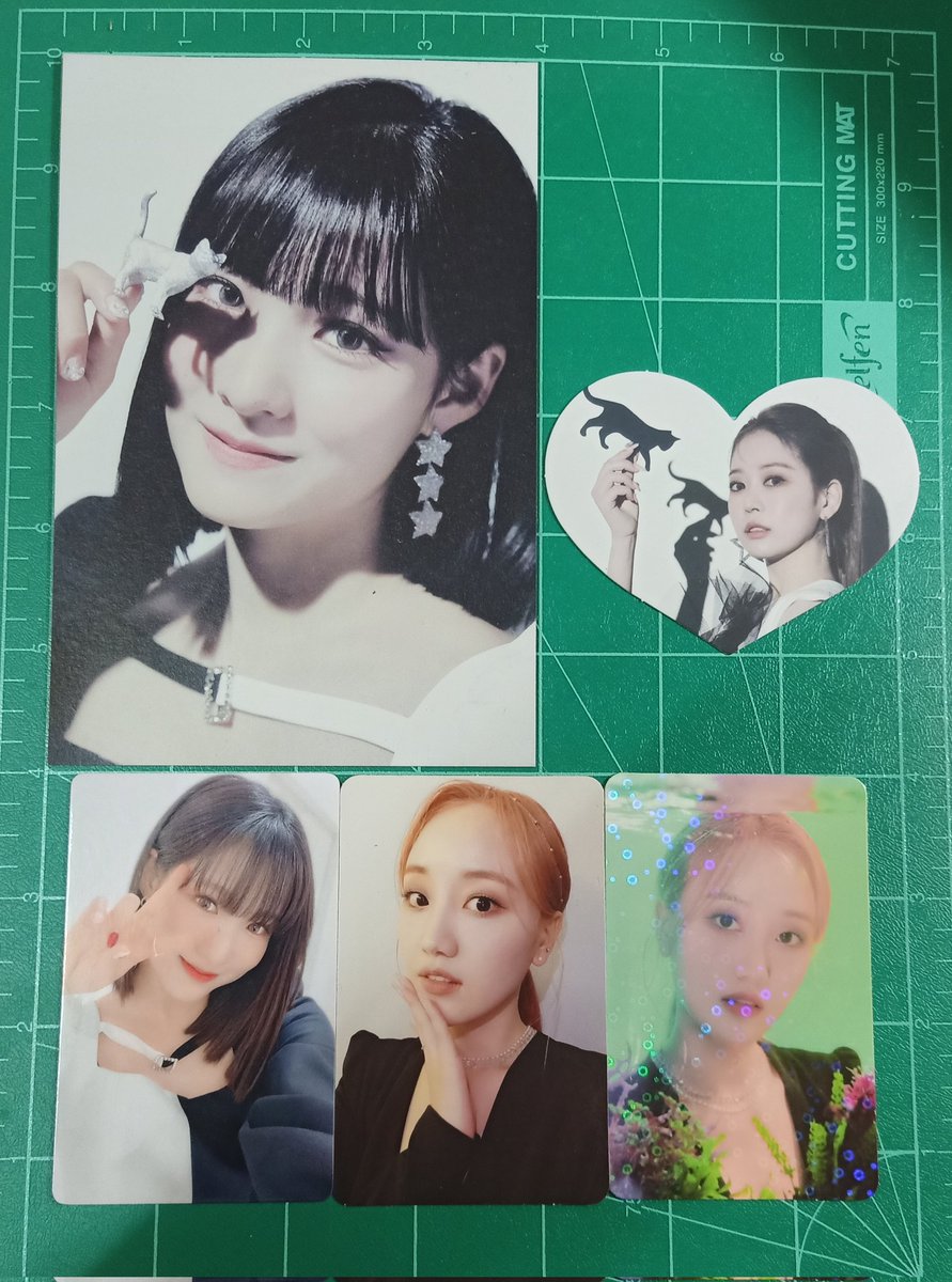 mabeepomu's tweet photo. พร้อมส่ง 
โปสการ์ดเรมี หัวใจโบรา ใบละ 50
การ์ดเรมี แฮยุน ใบละ 80
ราคารวมส่งลทบ./EMS+30
#ตลาดนัดcherrybullet https://t.co/eLpD7gQbW8