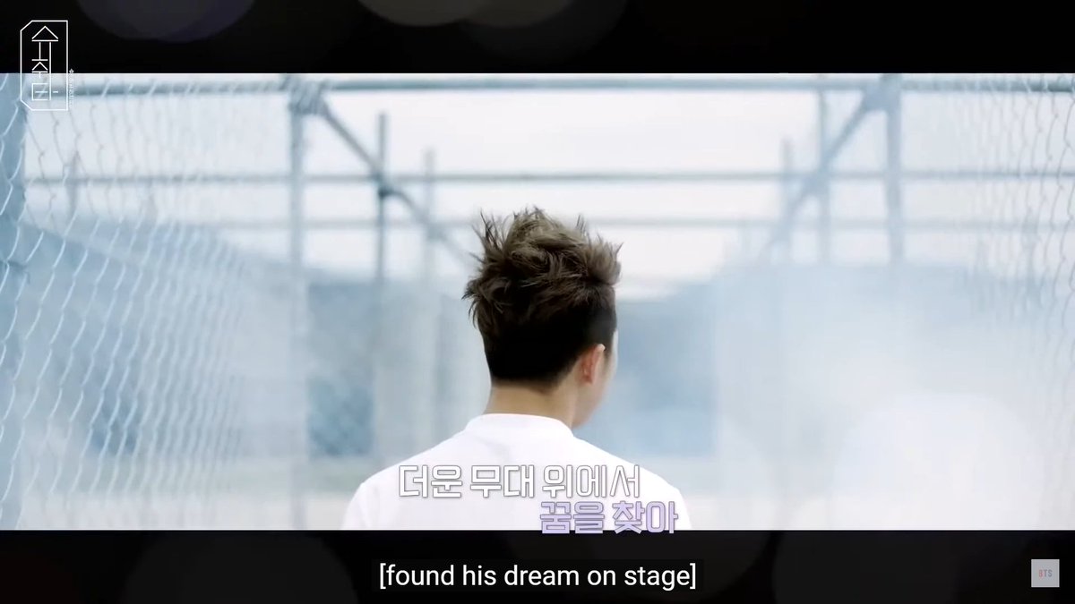 jkyoongs's tweet photo. WHO WROTE THESE CAPTIONS https://t.co/4Tt4Na96pM