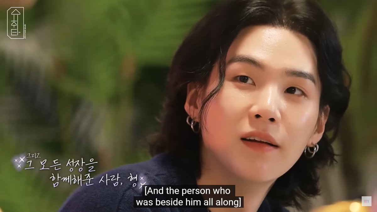 jkyoongs's tweet photo. WHO WROTE THESE CAPTIONS https://t.co/4Tt4Na96pM