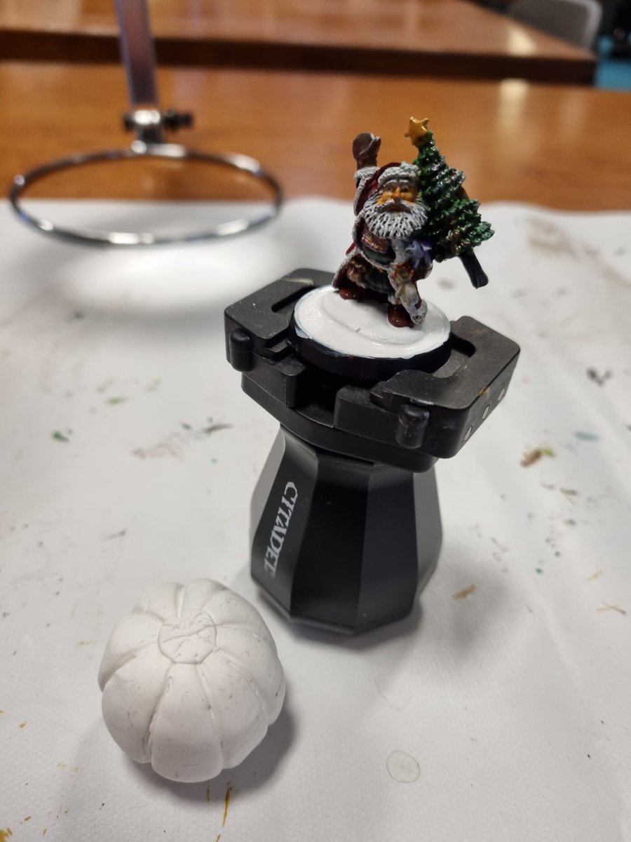 HighlandL4ss's tweet photo. More than a year with intermittent painting on Miniature Mondays in #schoollibrary, this is done (excl. basing & varnishing) for this year's #JingleHell #DnD season at school and @OrkneyLibrary and home.
Also creating a monster with Orkney connection in muckle, middlin' & small😈 https://t.co/3drmXWQRWq