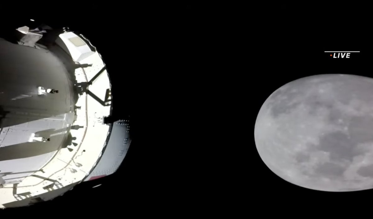 esaspaceflight's tweet image. 🔴 Watch live a lunar flyby! 
Moon's gravity + a decisive burn will take the @NASA_Orion spacecraft back to Earth. The #EuropeanServiceModule thrusters are ready for the return powered flyby.
📺 Coverage starts now on @NASA TV. 
🕚 Flyby starts at 17:43 CET (16:43 GMT).