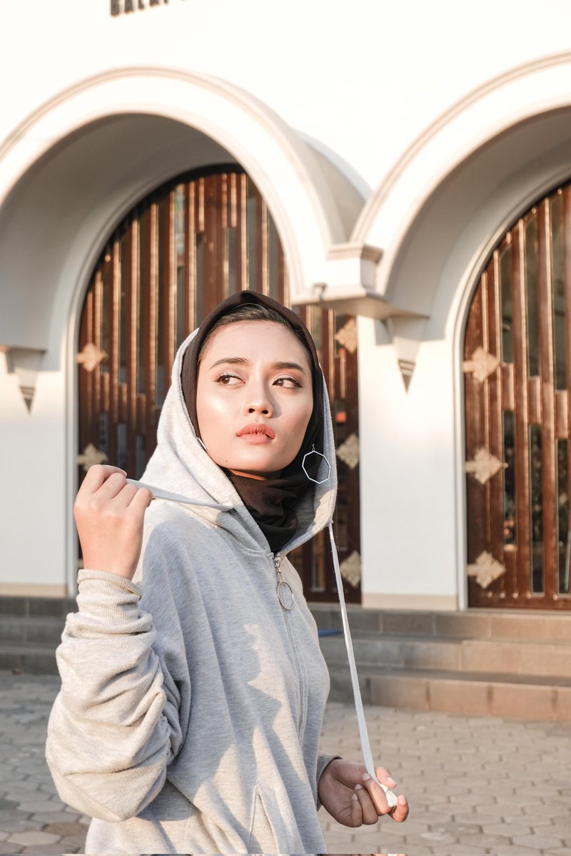 كنت أقرأ القرآن وهو يستمع إليا
وعندما وصلت إلى مثني
 وثلات ورباع خفضت صوتي 🥺
فابتسم وقال لي انتي جميعهن ❤
ايوة كده ناس تخاف متخشيش 🤣🤣