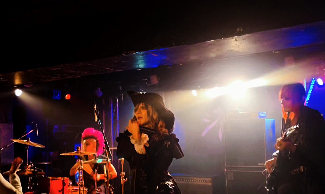 【12/5 上野音横丁】
👮🏻‍♂️ご来場ありがとうございました👮🏻‍♀️

1.欲望ノ唄
2.THE FOOL
〜MC〜
3.水葬
4.ティタノマキナ

↓NEXT LIVE↓
12/14 赤羽ReNY alpha